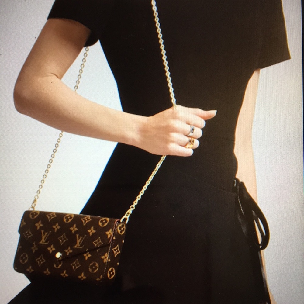 🌸🌸 AUTHENTIC🌸🌸 Louis Vuitton Pochette Felicie